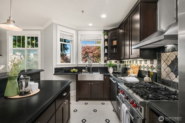 1206 E Republican Street, Seattle, WA 98102