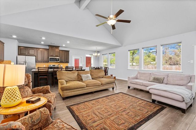 382 W Rollingwood Street, Pinehurst, TX 77362