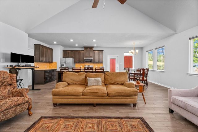 382 W Rollingwood Street, Pinehurst, TX 77362