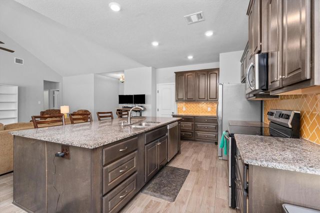 382 W Rollingwood Street, Pinehurst, TX 77362