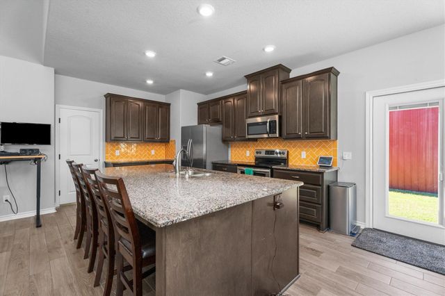 382 W Rollingwood Street, Pinehurst, TX 77362