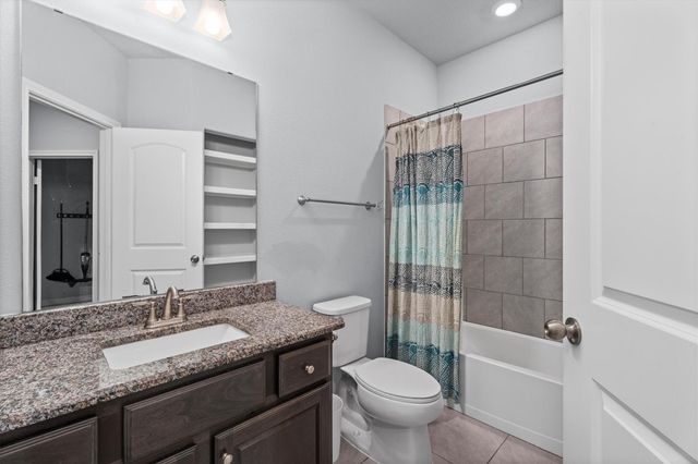 382 W Rollingwood Street, Pinehurst, TX 77362