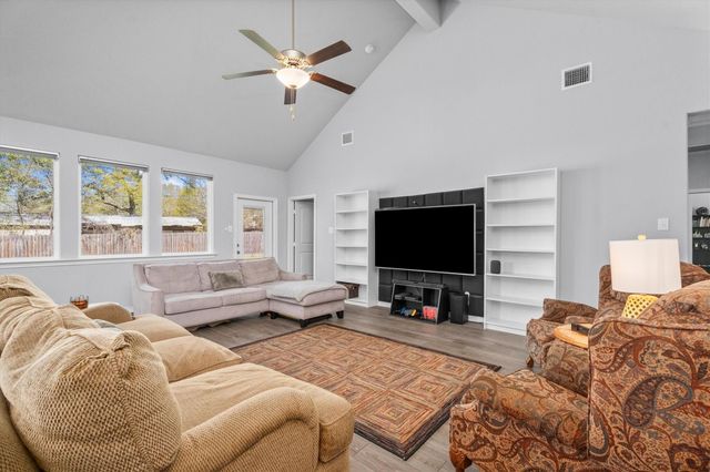 382 W Rollingwood Street, Pinehurst, TX 77362