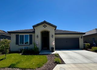 1140 Wasatch Dr, Madera, CA 93638