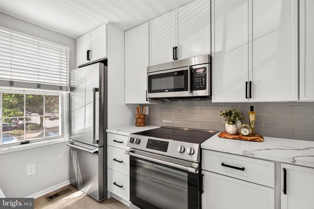 2810 NEW PROVIDENCE CT, Falls Church, VA 22042