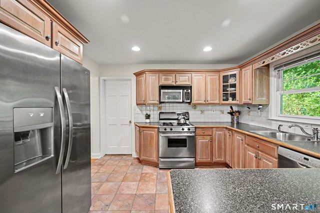 8 Ernel Drive, Greenwich, CT 06878