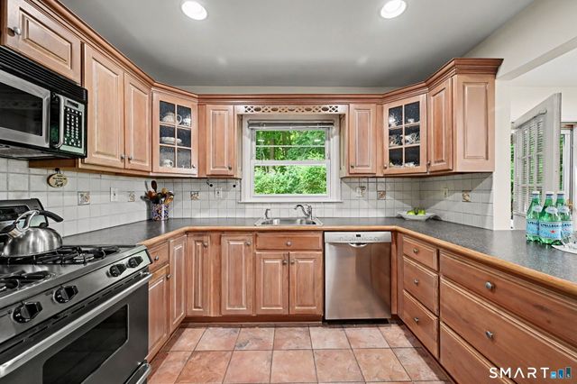8 Ernel Drive, Greenwich, CT 06878