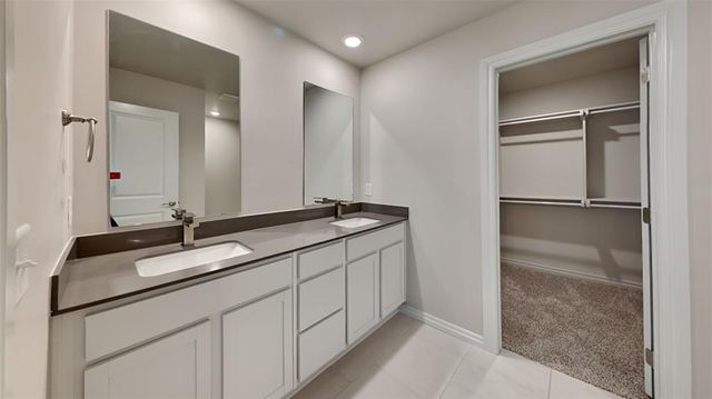 5317 Malpaso Creek Drive, Mustang, OK 73064