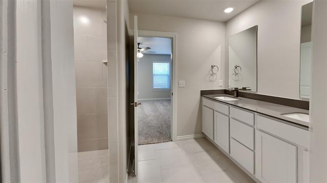 5317 Malpaso Creek Drive, Mustang, OK 73064