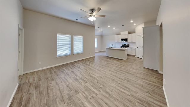 5317 Malpaso Creek Drive, Mustang, OK 73064