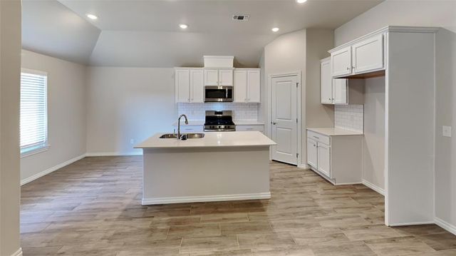 5317 Malpaso Creek Drive, Mustang, OK 73064