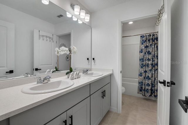 1033 CALICO POINTE CIRCLE, Groveland, FL 34736