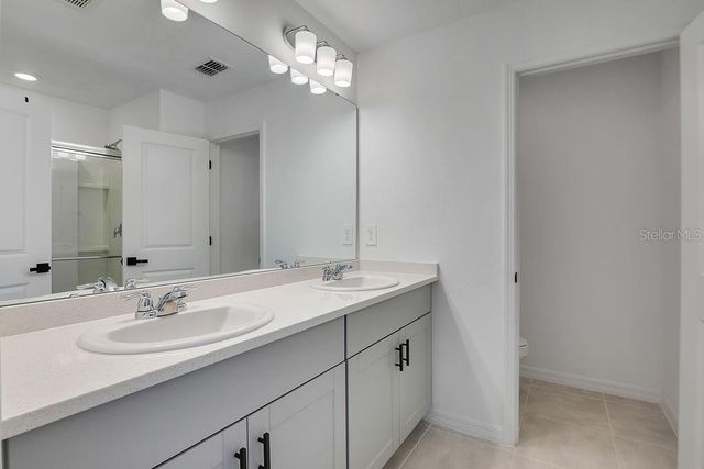1033 CALICO POINTE CIRCLE, Groveland, FL 34736