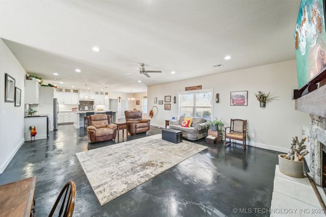 11210 W 178th Street North, Skiatook, OK 74070