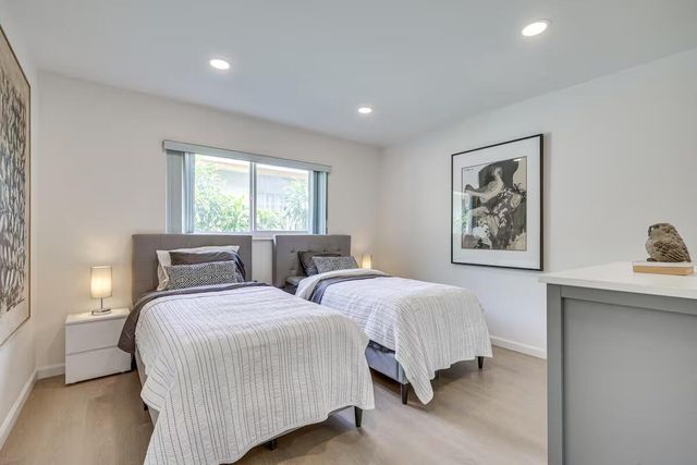 124 SW 2nd Street, Hallandale Beach, FL 33009