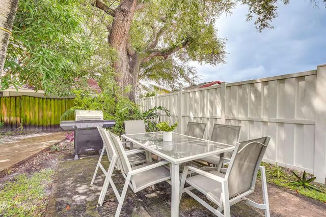 124 SW 2nd Street, Hallandale Beach, FL 33009