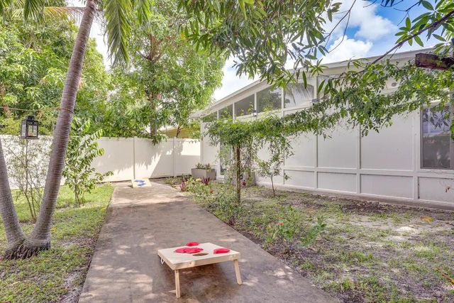 124 SW 2nd Street, Hallandale Beach, FL 33009