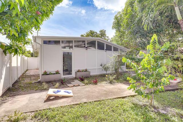 124 SW 2nd Street, Hallandale Beach, FL 33009