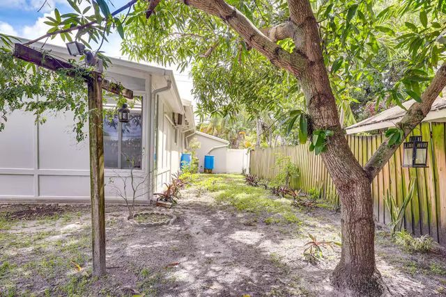 124 SW 2nd Street, Hallandale Beach, FL 33009