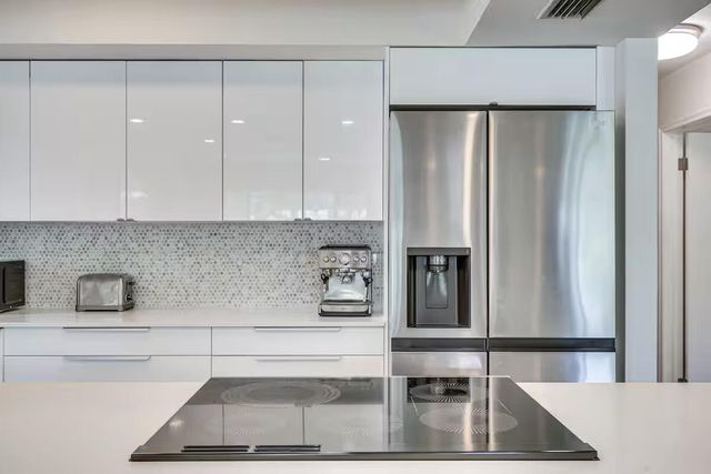 124 SW 2nd Street, Hallandale Beach, FL 33009