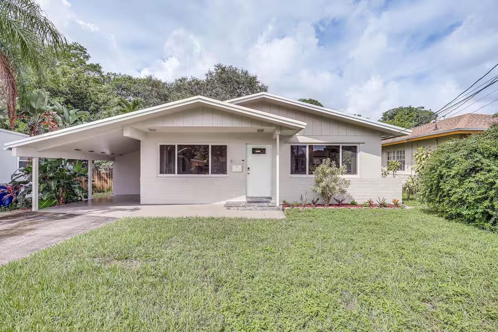 124 SW 2nd Street, Hallandale Beach, FL 33009