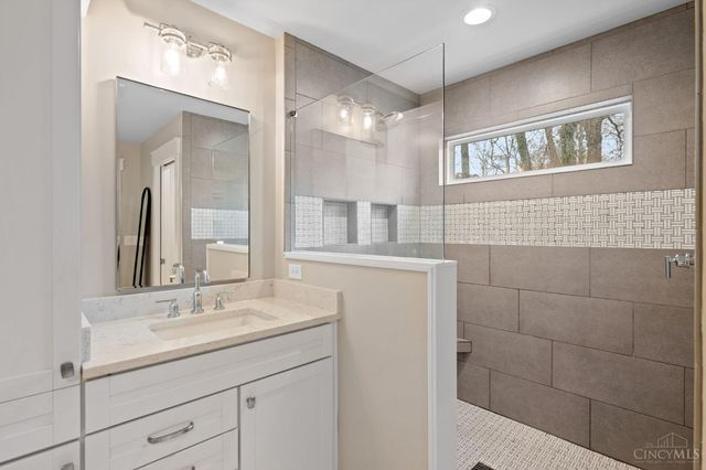 3443 Ault View Avenue, Cincinnati, OH 45208