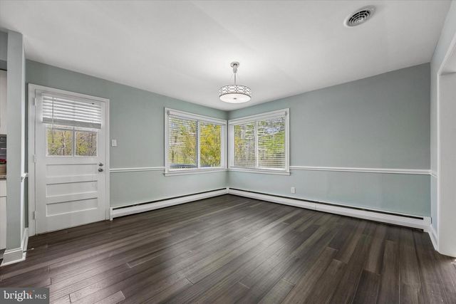 699 W VALLEY RD, Wayne, PA 19087