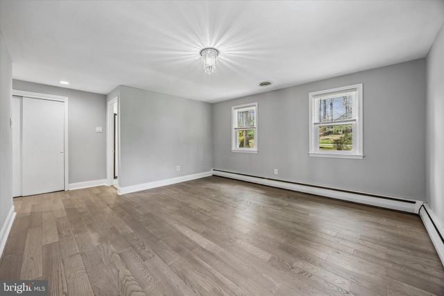 699 W VALLEY RD, Wayne, PA 19087