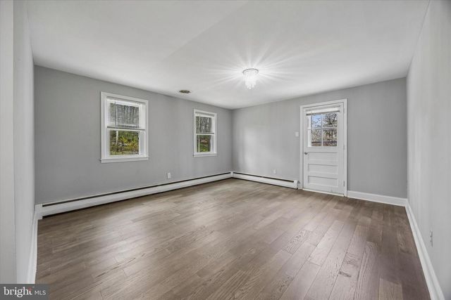 699 W VALLEY RD, Wayne, PA 19087