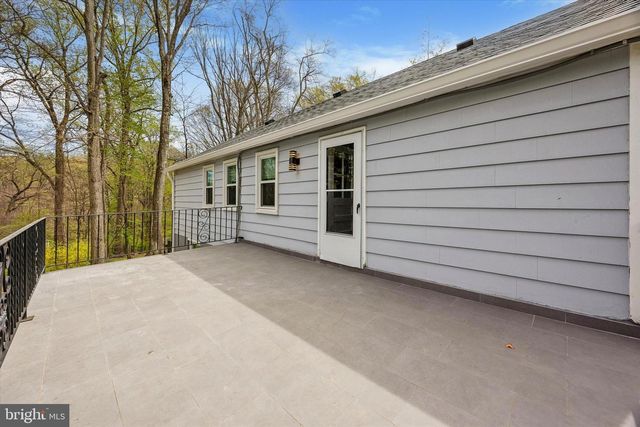 699 W VALLEY RD, Wayne, PA 19087