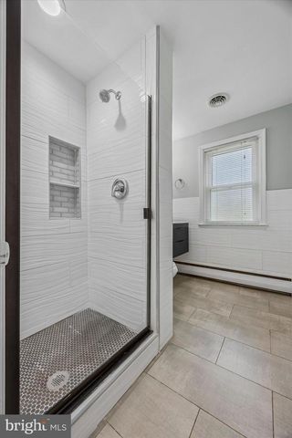 699 W VALLEY RD, Wayne, PA 19087