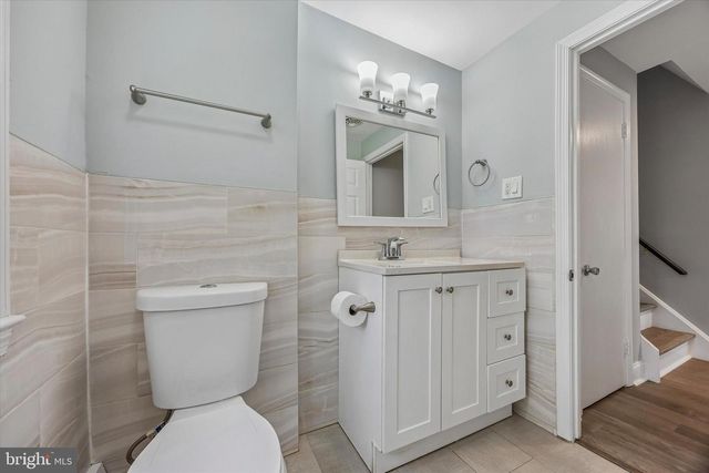 699 W VALLEY RD, Wayne, PA 19087