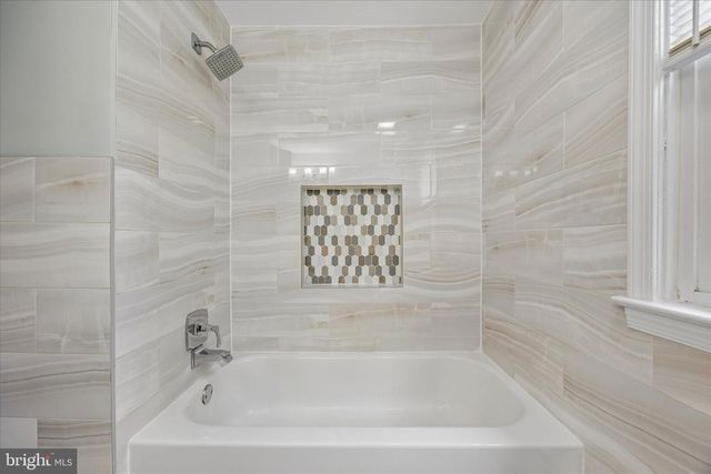 699 W VALLEY RD, Wayne, PA 19087