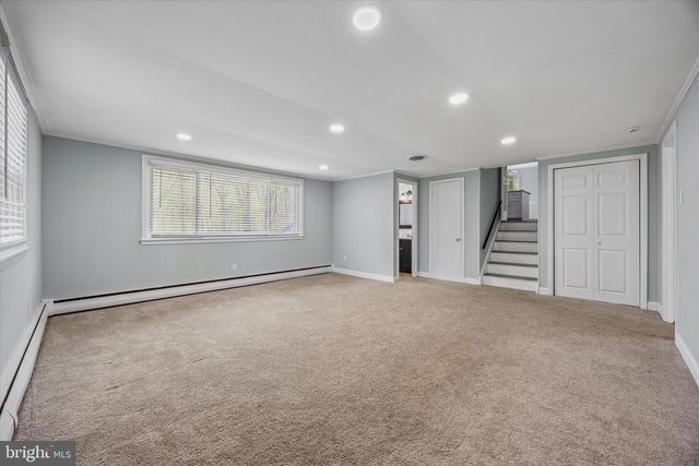 699 W VALLEY RD, Wayne, PA 19087