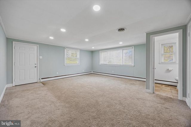 699 W VALLEY RD, Wayne, PA 19087