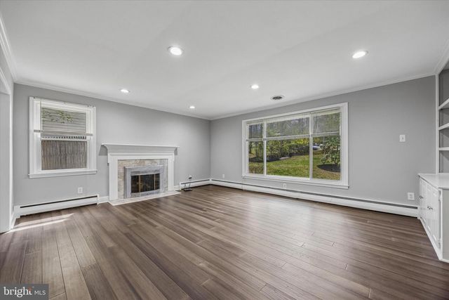 699 W VALLEY RD, Wayne, PA 19087