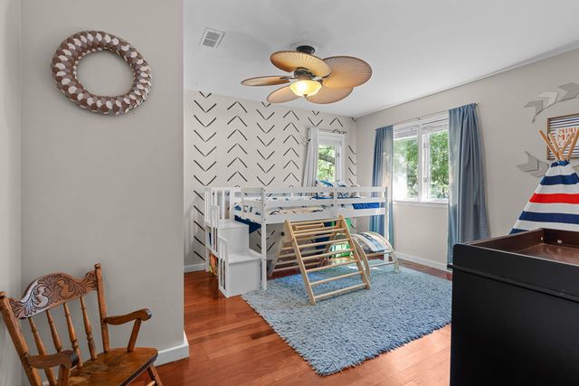 216 HICKORY Road, Oakwood Hills, IL 60013