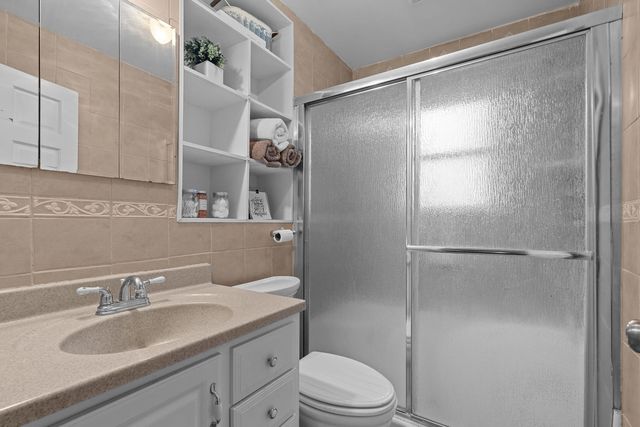 216 HICKORY Road, Oakwood Hills, IL 60013