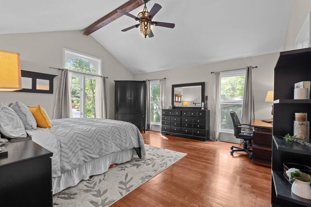 216 HICKORY Road, Oakwood Hills, IL 60013