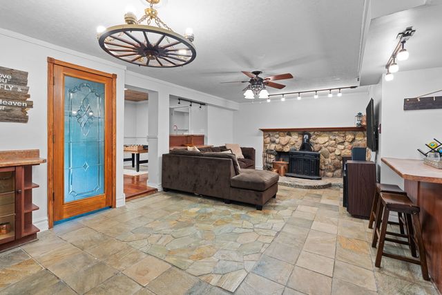 216 HICKORY Road, Oakwood Hills, IL 60013