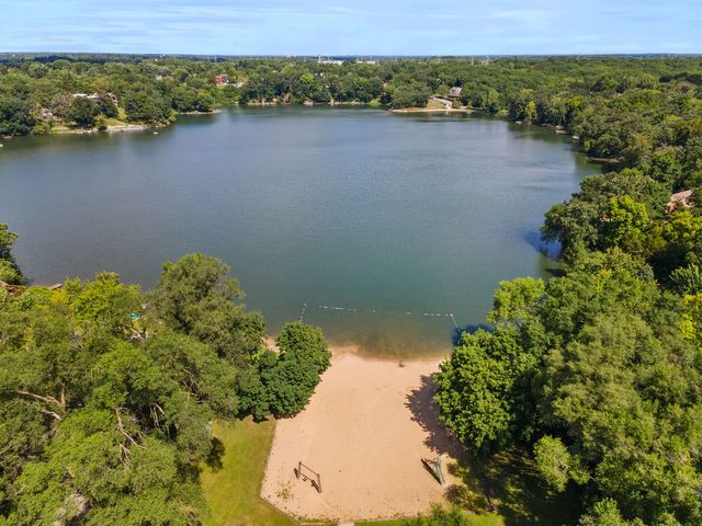 216 HICKORY Road, Oakwood Hills, IL 60013