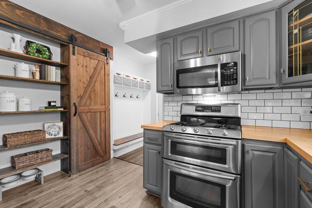 216 HICKORY Road, Oakwood Hills, IL 60013