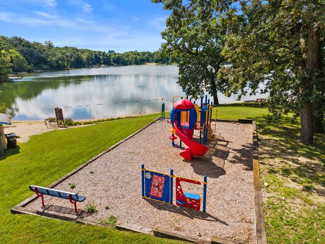 216 HICKORY Road, Oakwood Hills, IL 60013