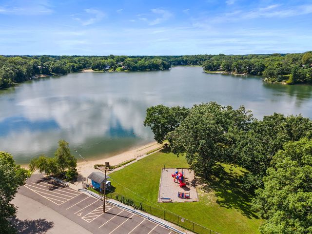 216 HICKORY Road, Oakwood Hills, IL 60013