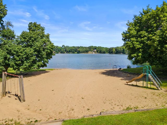 216 HICKORY Road, Oakwood Hills, IL 60013