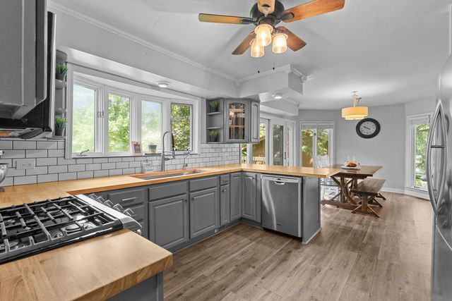 216 HICKORY Road, Oakwood Hills, IL 60013