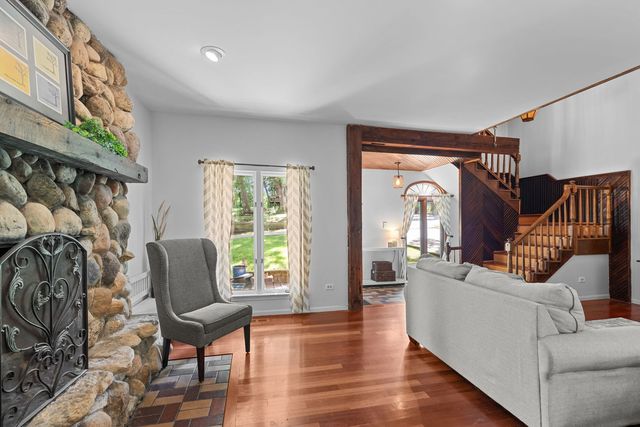 216 HICKORY Road, Oakwood Hills, IL 60013