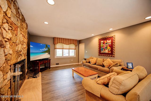 40 Woodstock Place, Freehold, NJ 07728