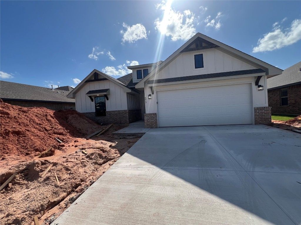 573 Grand Sycamore Drive, Washington, OK 73093