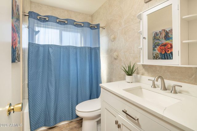 902 E WAGONER Road, Phoenix, AZ 85022